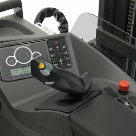 Ovládání retraku UniCarriers TERGO® UND ergologickým joystickem je velmi intuitivní a logické.