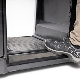 Vychystávací vozíky UniCarriers řady O-Range - nástupní plošina s podlahovým senzorem