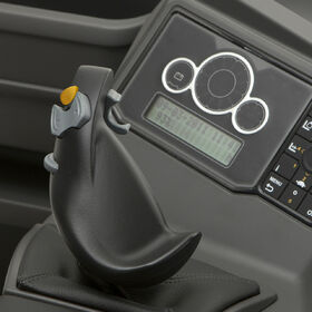 Ovládání retraku UniCarriers TERGO® UMS ergologickým joystickem je velmi intuitivní a logické.